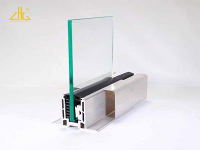 Какая цена на прочный металлический подставки для цветов